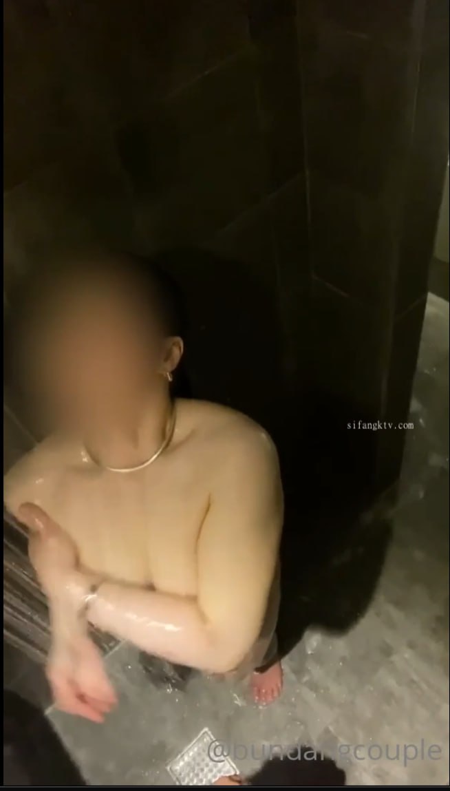 【2023-06-27】Naked foam bath video 🎥.m4v